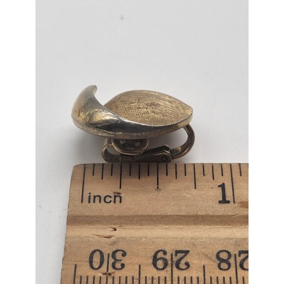 Vintage Crown Trifari Brushed Shiny Gold Tone Swirl Clip Earrings Classic - Picture 8 of 8